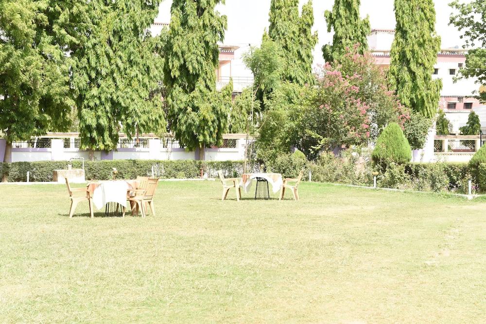 Hotel Lumbini International Bodh Gaya Buitenkant foto