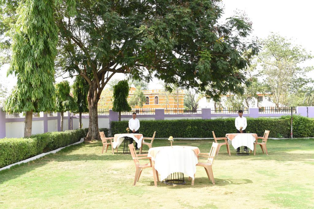 Hotel Lumbini International Bodh Gaya Buitenkant foto